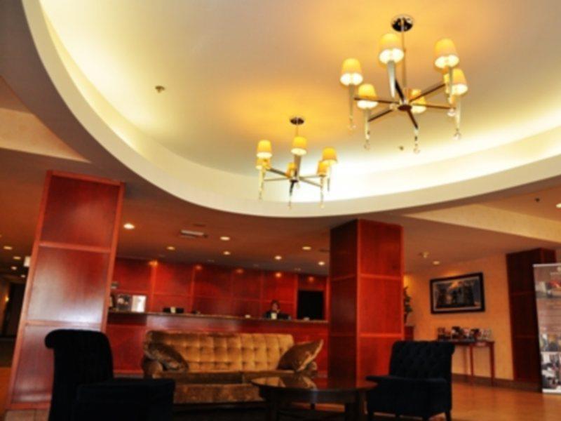 Sandman Hotel Montreal - לונגאיל מראה חיצוני תמונה