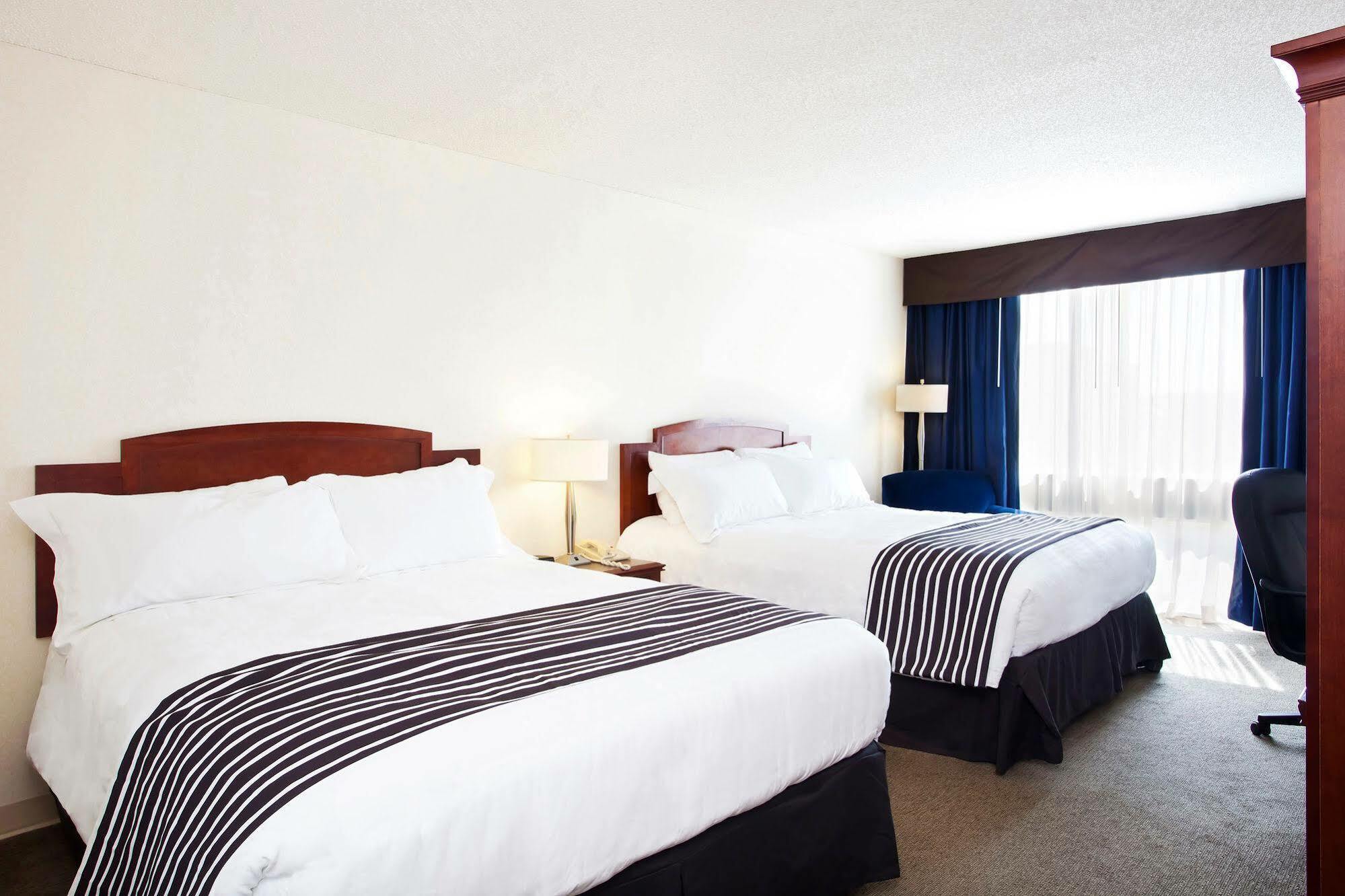 Sandman Hotel Montreal - לונגאיל מראה חיצוני תמונה